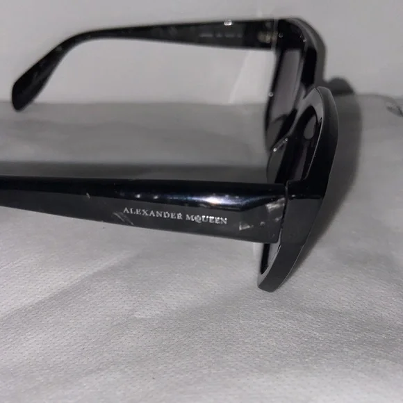 Alexander McQueen Sunglasses OS UNI Black Carbon AM0042S​ Alexander McQueen® AM0432SA Wayfarer Sunglasses EuroOptica™ main image 4